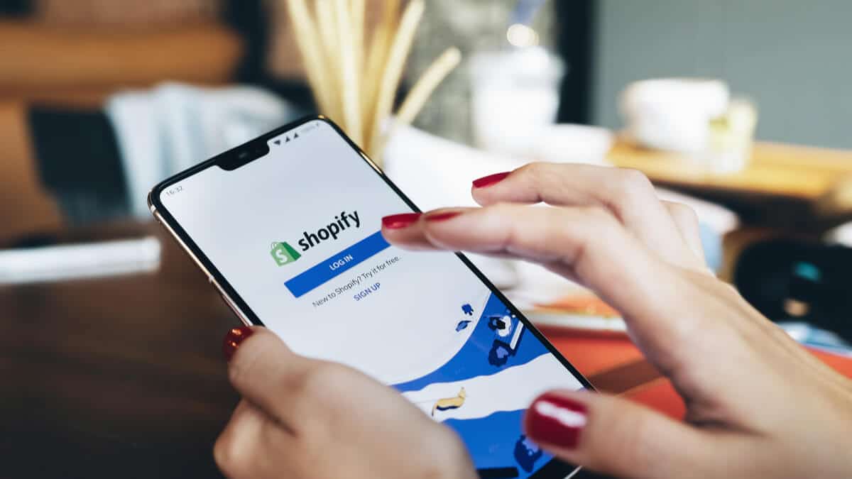 使用 Shopify 手机端登录商店