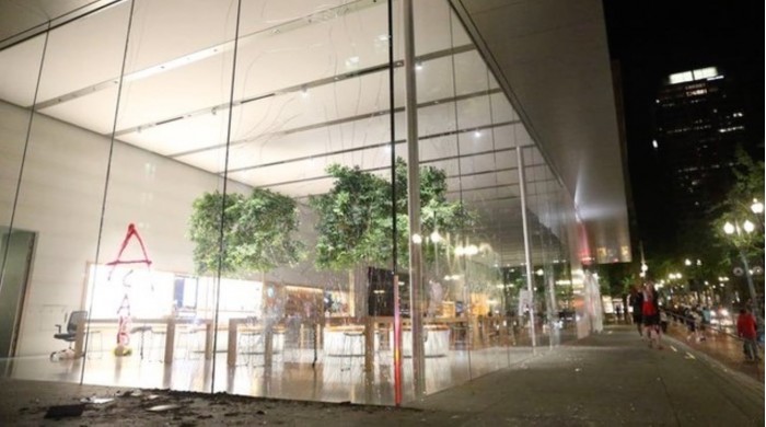 苹果因担忧抢劫问题而暂时关闭美国的一些Apple Store