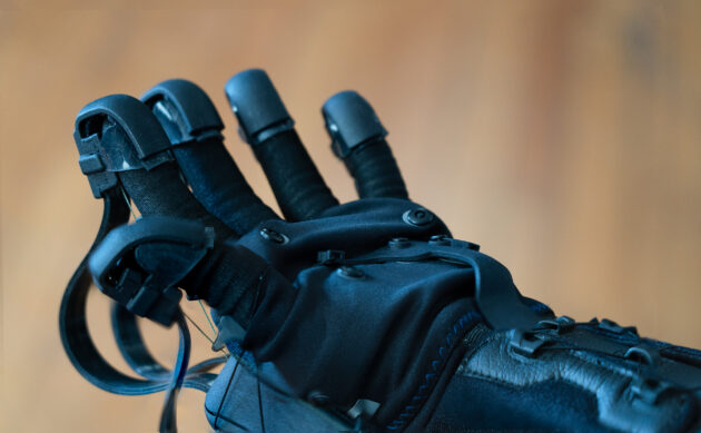 HaptX-Gloves-DK2-Palm-630x389.jpg